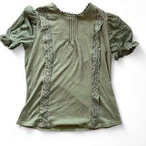 E&M Green Lace Trim Puff Sleeve Top